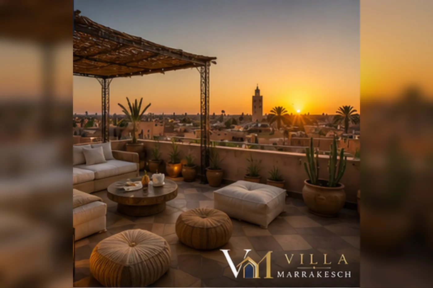 Terrasse einer Golfvilla mit Blick über Fairway, dezente luxuriöse Möblierung.
